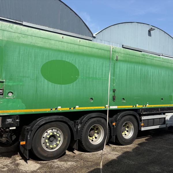 Volvo FM11 410 8x4 Tridem Bulk Blower