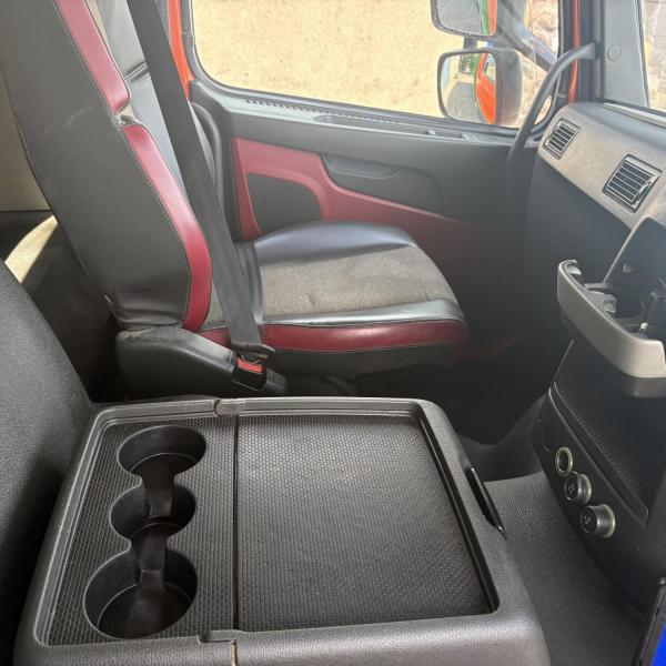 Volvo FM11 410 8x4 Tridem Bulk Blower