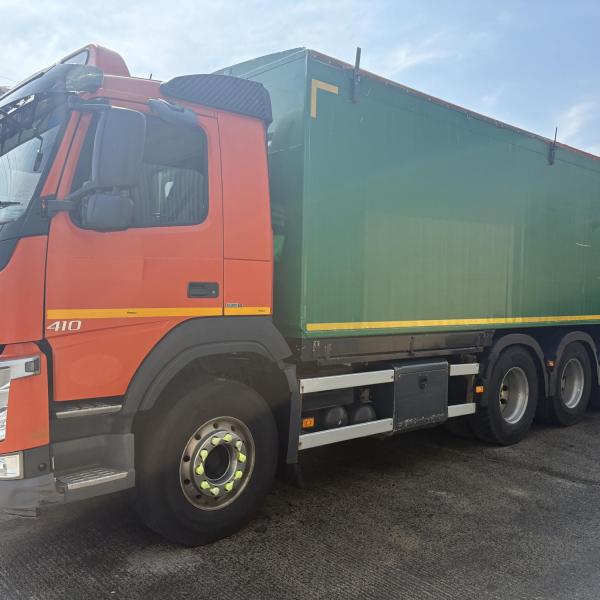 Volvo FM11 410 8x4 Tridem Bulk Blower
