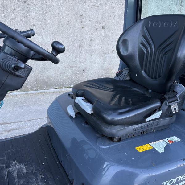 TOYOTA 2.5 TONNE DIESEL FORKLIFT