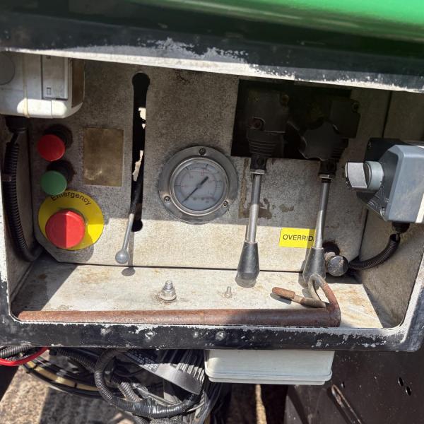 Volvo FM11 410 8x4 Tridem Bulk Blower