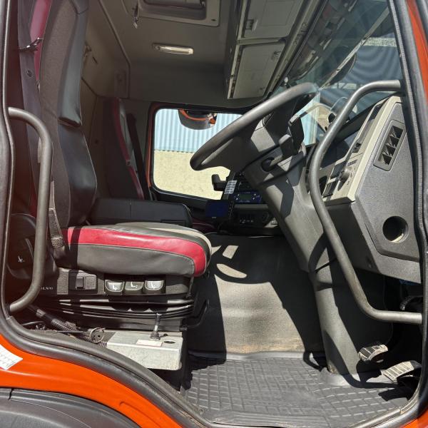 Volvo FM11 410 8x4 Tridem Bulk Blower
