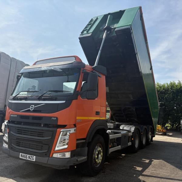 Volvo FM11 410 8x4 Tridem Bulk Blower