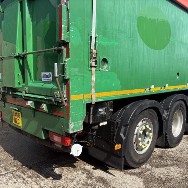 Volvo FM11 410 8x4 Tridem Bulk Blower