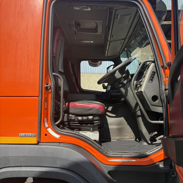 Volvo FM11 410 8x4 Tridem Bulk Blower