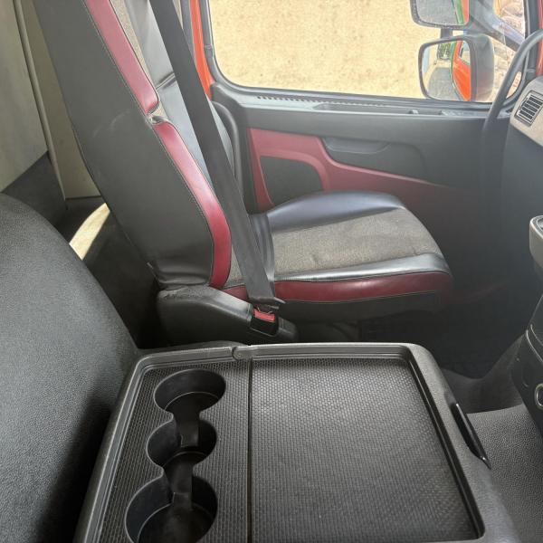 Volvo FM11 410 8x4 Tridem Bulk Blower