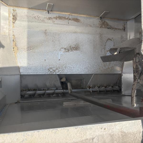 Volvo FM11 410 8x4 Tridem Bulk Blower