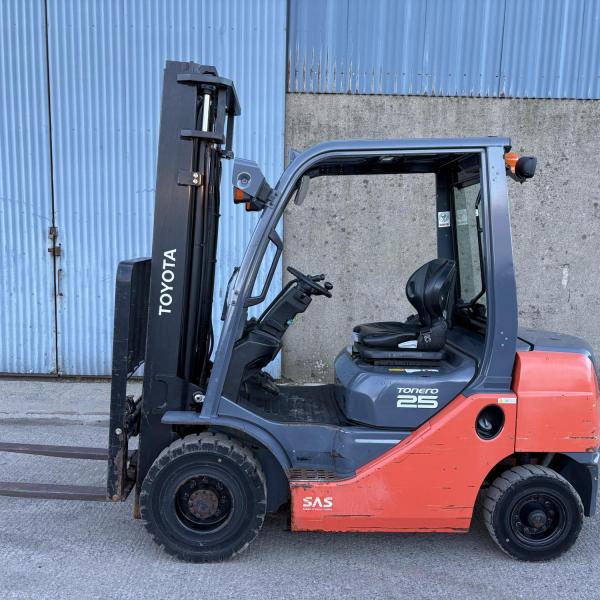 TOYOTA 2.5 TONNE DIESEL FORKLIFT