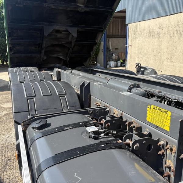 Volvo FM11 410 8x4 Tridem Bulk Blower