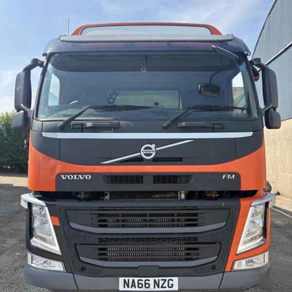 Volvo FM11 410 8x4 Tridem Bulk Blower