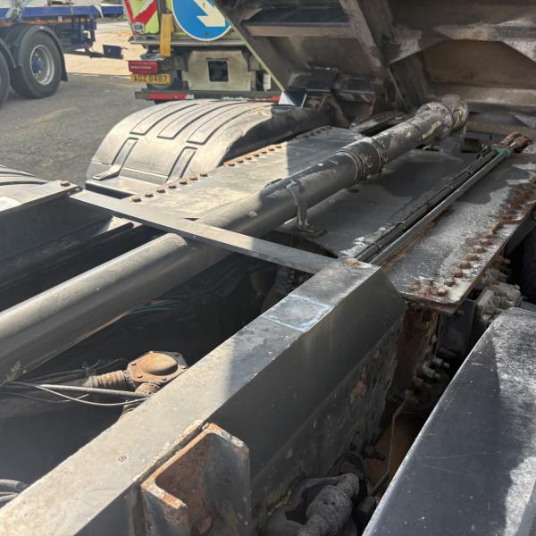 Volvo FM11 410 8x4 Tridem Bulk Blower