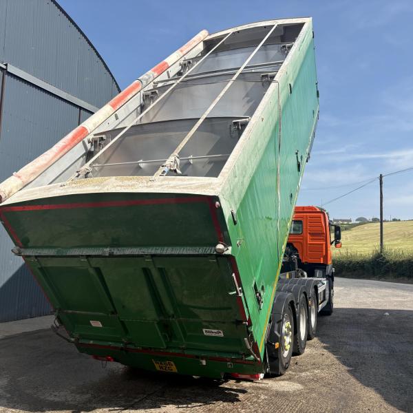 Volvo FM11 410 8x4 Tridem Bulk Blower