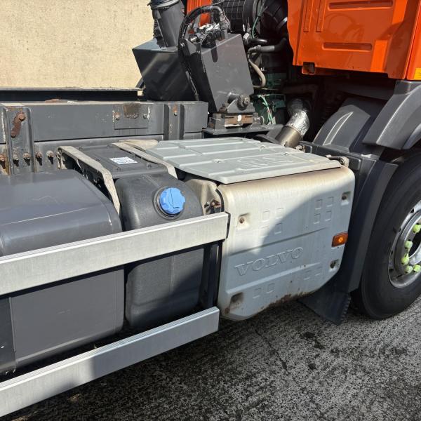 Volvo FM11 410 8x4 Tridem Bulk Blower
