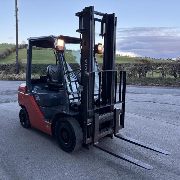TOYOTA 2.5 TONNE DIESEL FORKLIFT