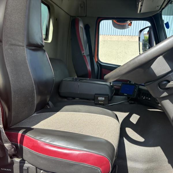 Volvo FM11 410 8x4 Tridem Bulk Blower