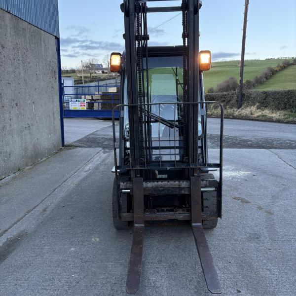 TOYOTA 2.5 TONNE DIESEL FORKLIFT