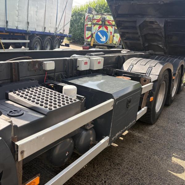 Volvo FM11 410 8x4 Tridem Bulk Blower