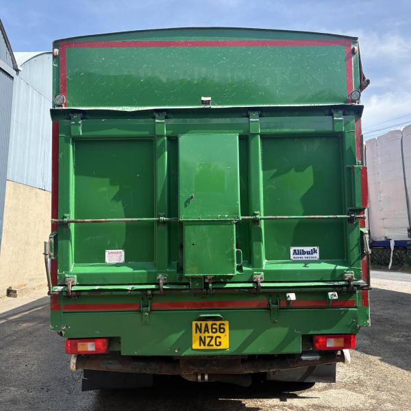 Volvo FM11 410 8x4 Tridem Bulk Blower