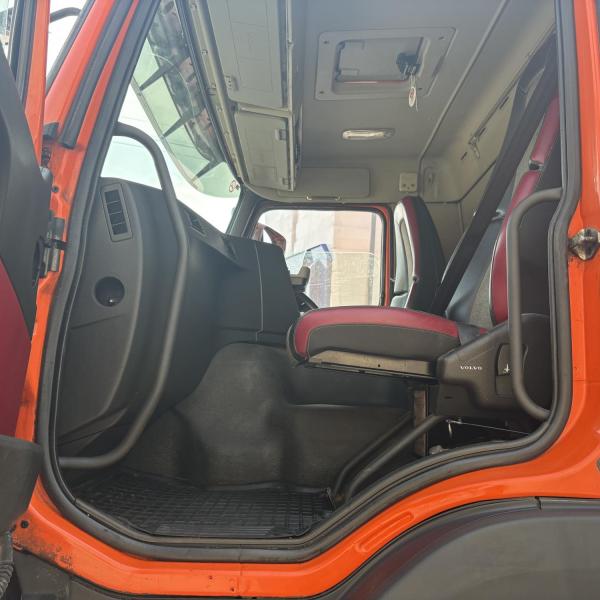 Volvo FM11 410 8x4 Tridem Bulk Blower