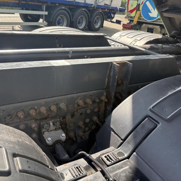 Volvo FM11 410 8x4 Tridem Bulk Blower